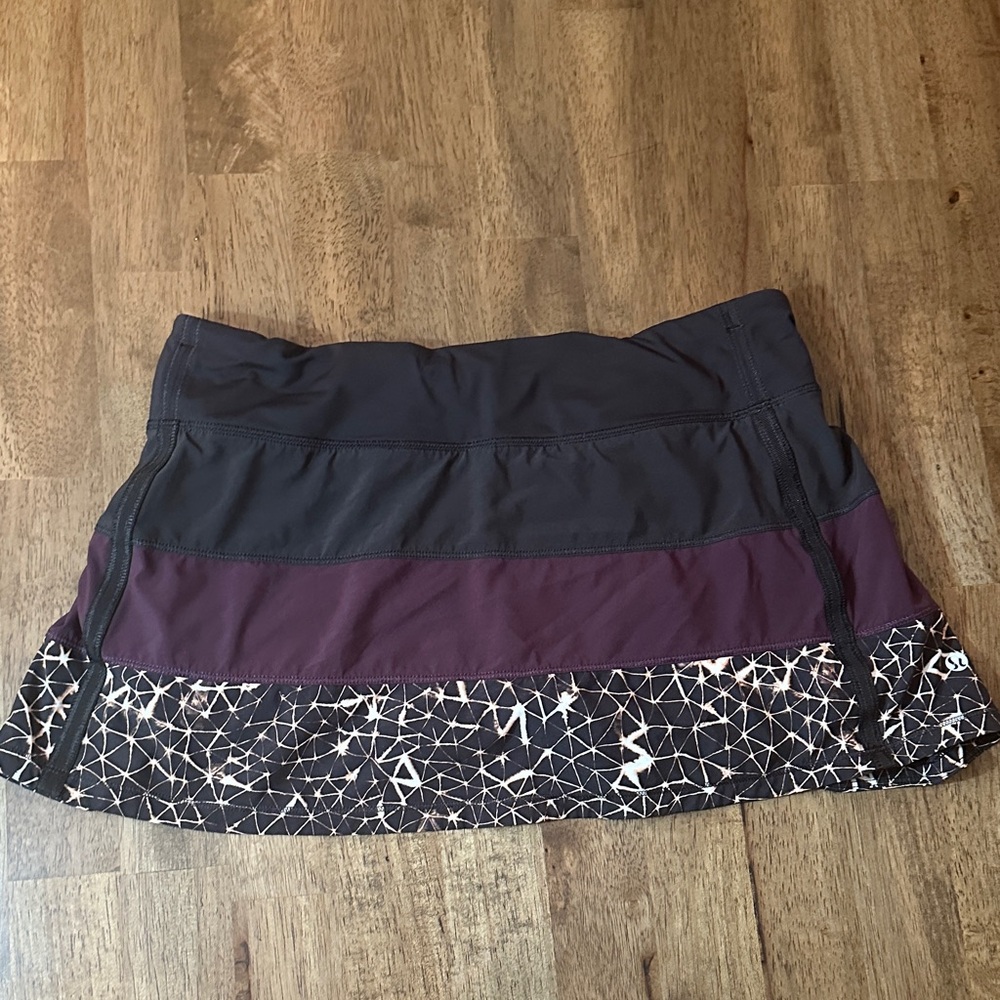 lululemon athletica Black and Plum Circle Running Skort. Size 8